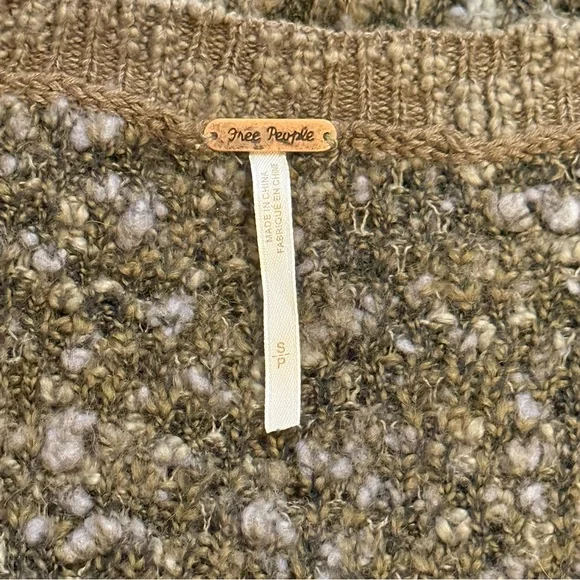 Free People Jeepster Honeycomb Oversized Sweater in Olive Green - Picture 4 of 4